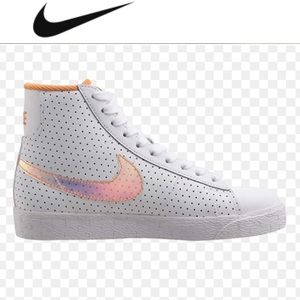 Nike Blazer Mid GS Light Melon Basketball Sneakers